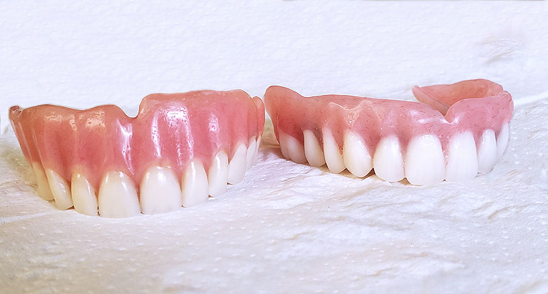 Upper & lower full dentures